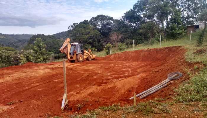 Limpeza eficaz como remoção de entulhos, resto de demolições